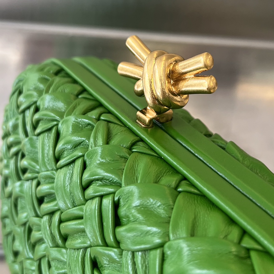 Knot Padded Intreccio Leather Clutch Green Bombou